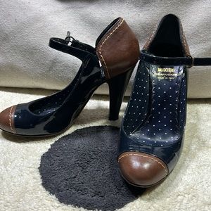 Moschino Cheapandchic Leather Shoes , size7,50 in good condition